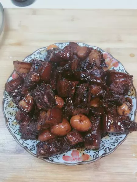 鹌鹑蛋红烧肉