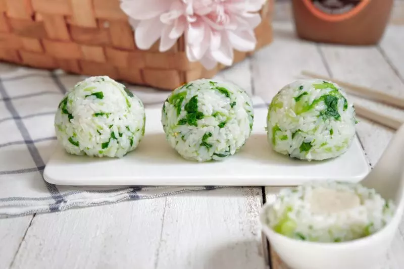 快手早餐—鸡肉丸青菜饭团