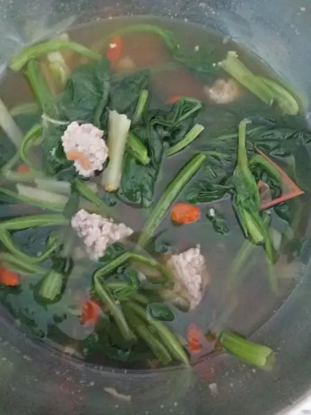 菠菜肉丸湯