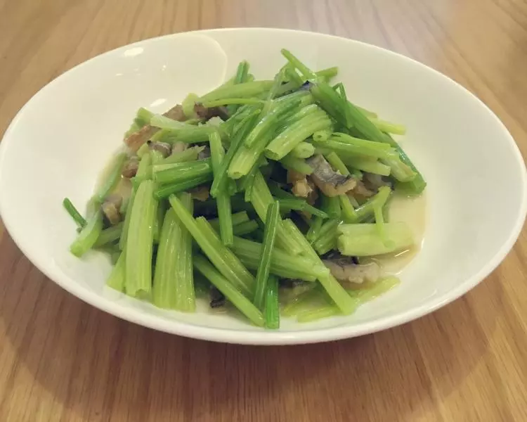 芹菜炒沙鰻干