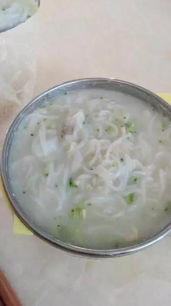 西兰花鸡肉馄饨面