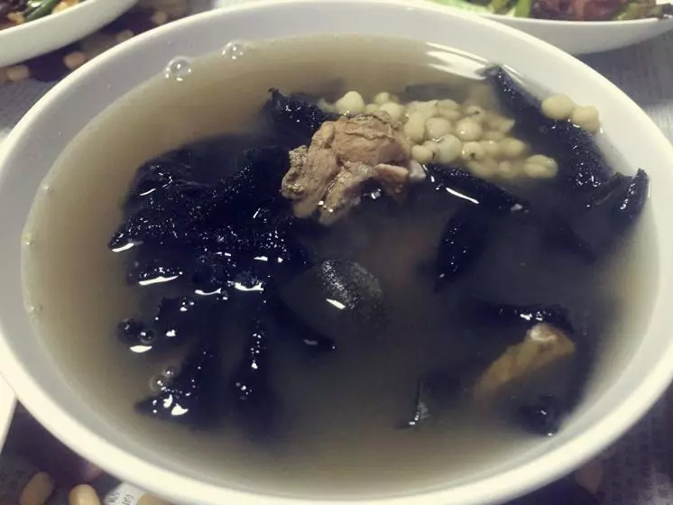 石菇薏米脊骨汤