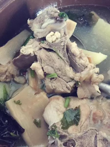 笋干土豆脊骨汤（宝宝辅食）