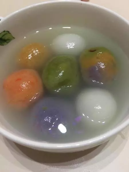 彩色水果餡湯圓