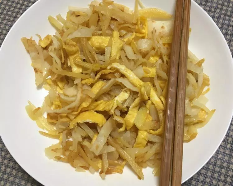 土豆鸡蛋饼丝（剩菜再利用）