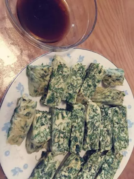 蘸汁儿芹菜叶鸡蛋糕