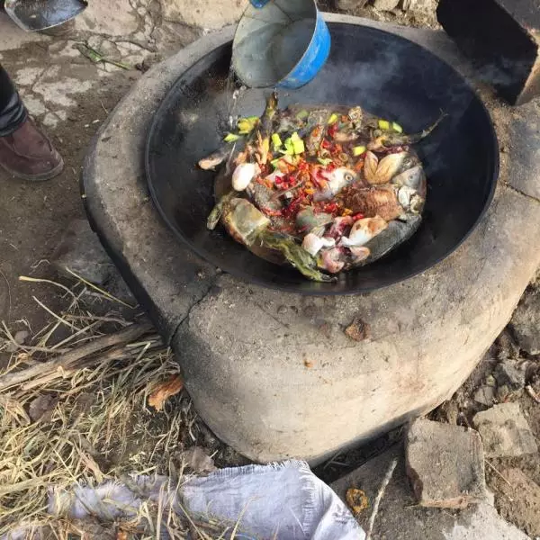 老家地鍋燒雜魚美味喲