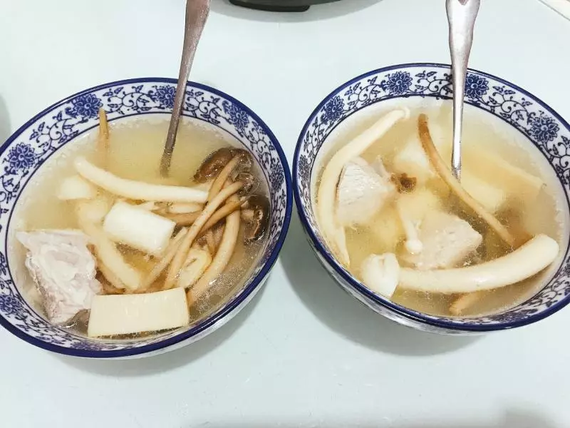 滋補排骨菌湯