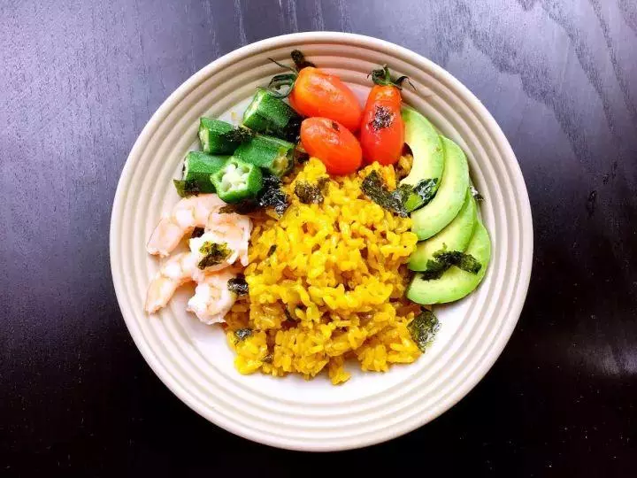 同食百烹 | 非常「色」的飯-牛油果藏紅花燴飯