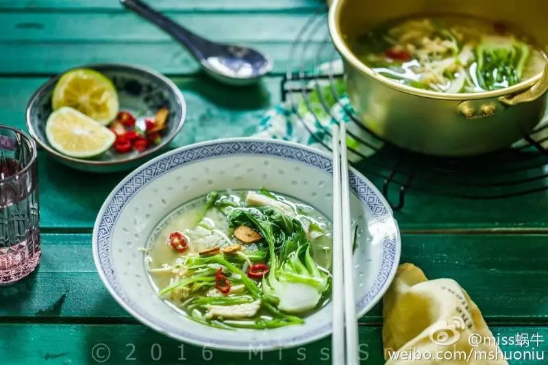 泰式鸡汤泡饭.Chicken lemon grass and rice soup.