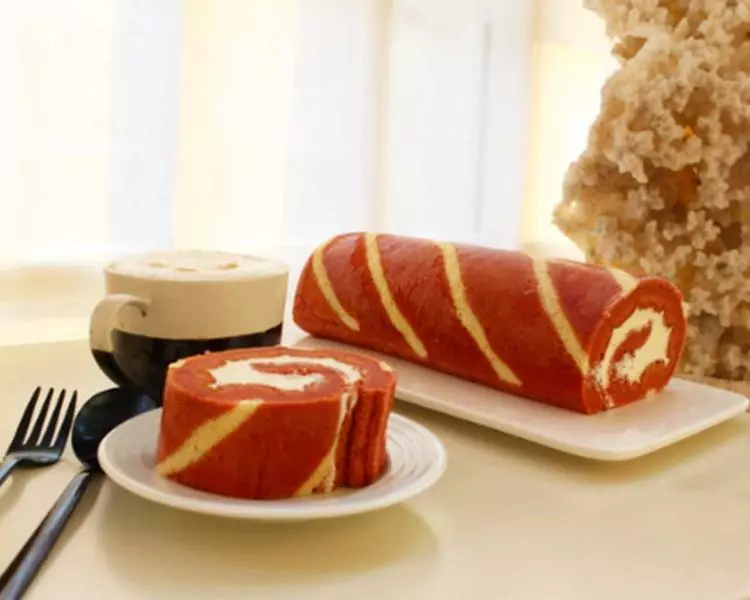 红丝绒条纹蛋糕卷
