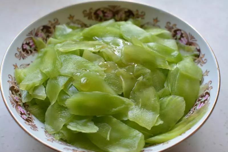 涼拌萵筍  臧鶴峰美食