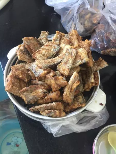 炸魚，炸蓮菜，炸蓮夾，炸肉丸，炸雞翅炸雞腿