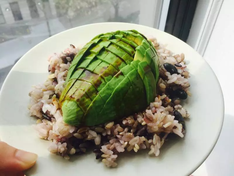 牛油果刺身饭