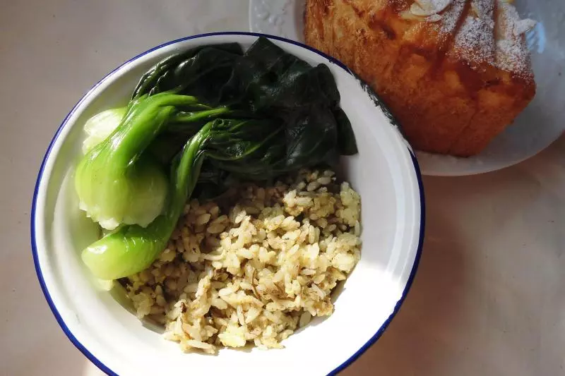 橄榄菜鸡蛋锅巴饭