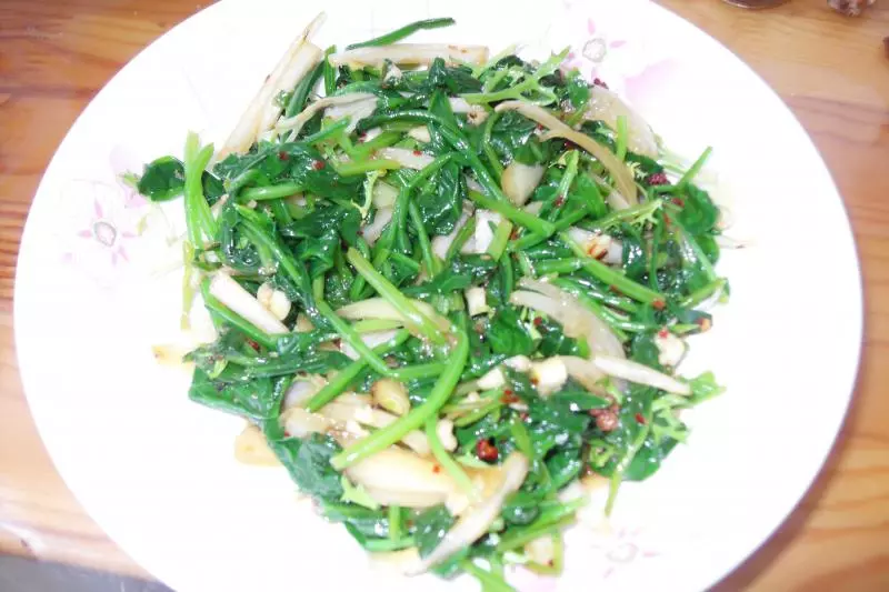 辣椒油拌菠菜