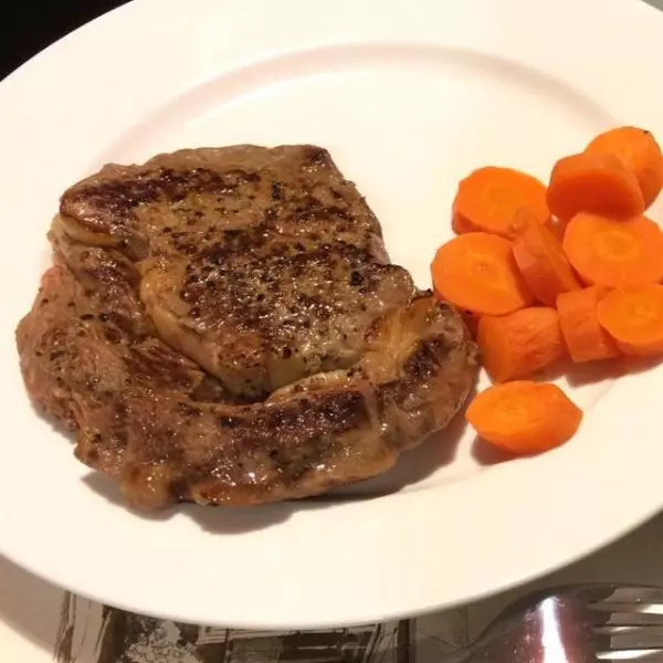 黑胡椒牛排（medium rare）