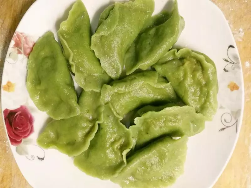 绿油油的饺子