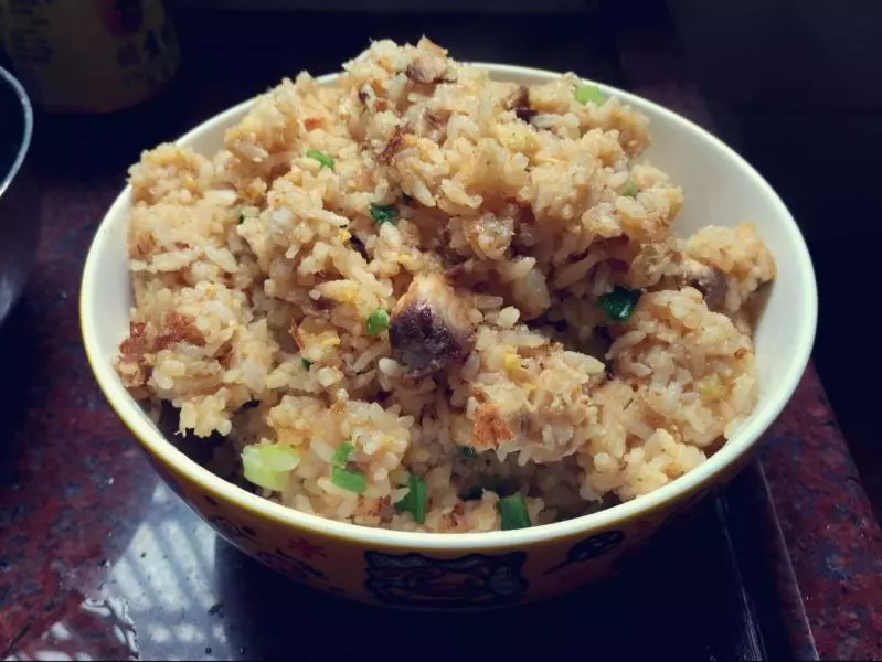 鱼子酱鳗鱼鸡蛋炒饭