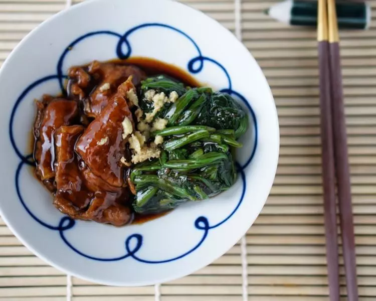 鲣鱼风味牛肉拌菠菜