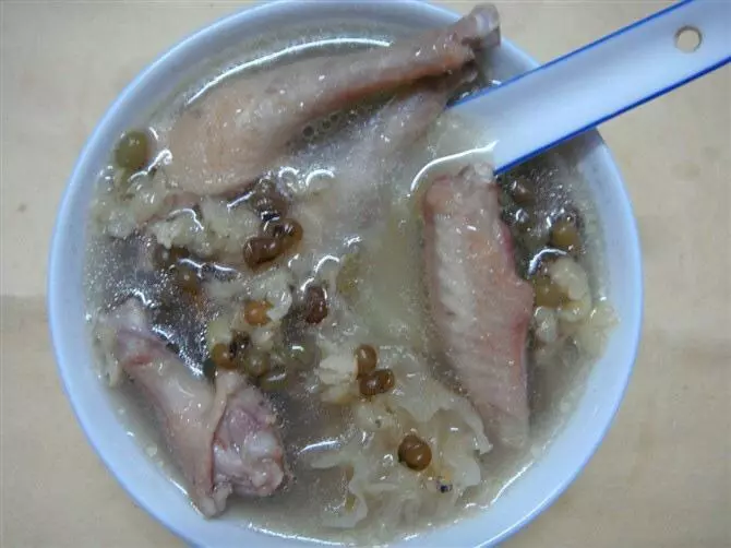 绿豆雪耳煲老鸽