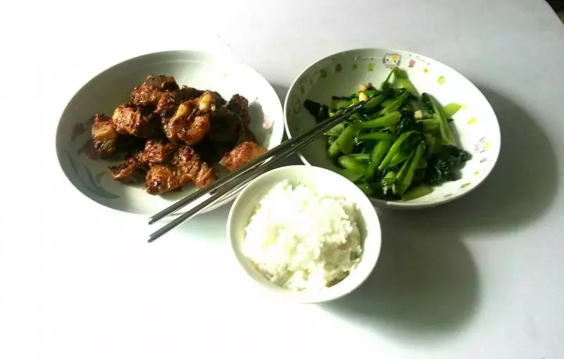 红烧排骨＋清炒小白菜