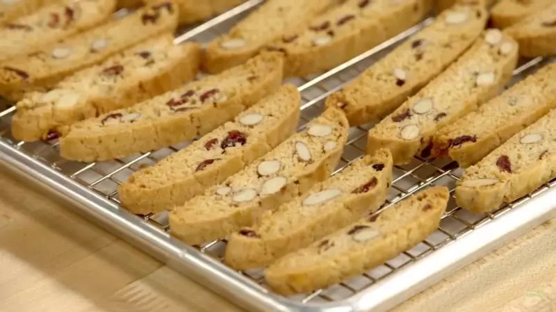 经典蔓越莓杏仁意式脆饼Classic Cranberry Almond Biscotti