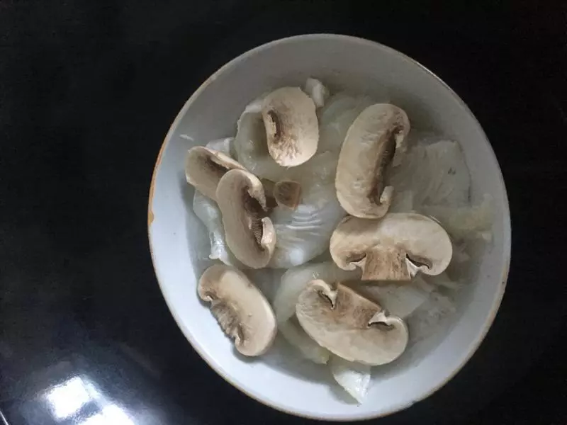 鱼翅蘑菇汤