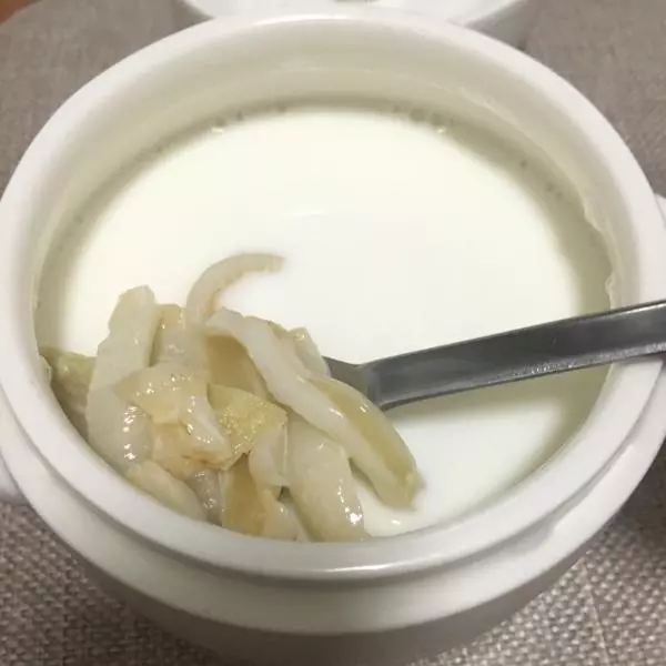 花膠燉鮮奶