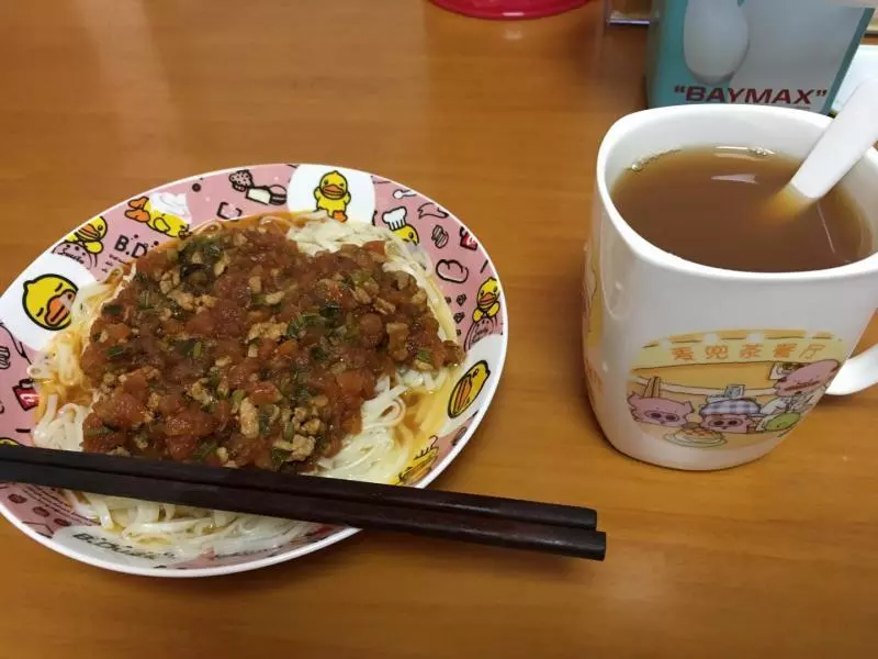 午餐：拌面+蘋果汁