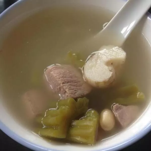 苦瓜黄豆荸荠瘦肉汤