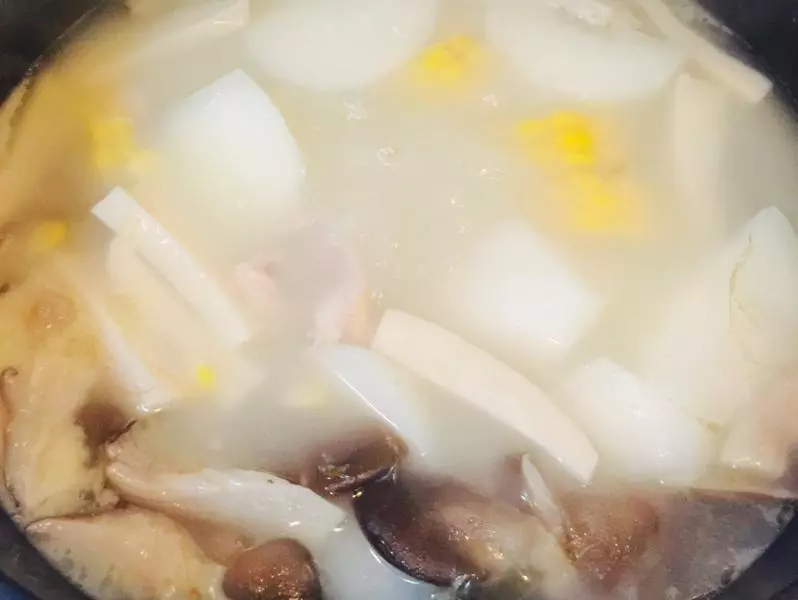 菌菇河鯽魚湯