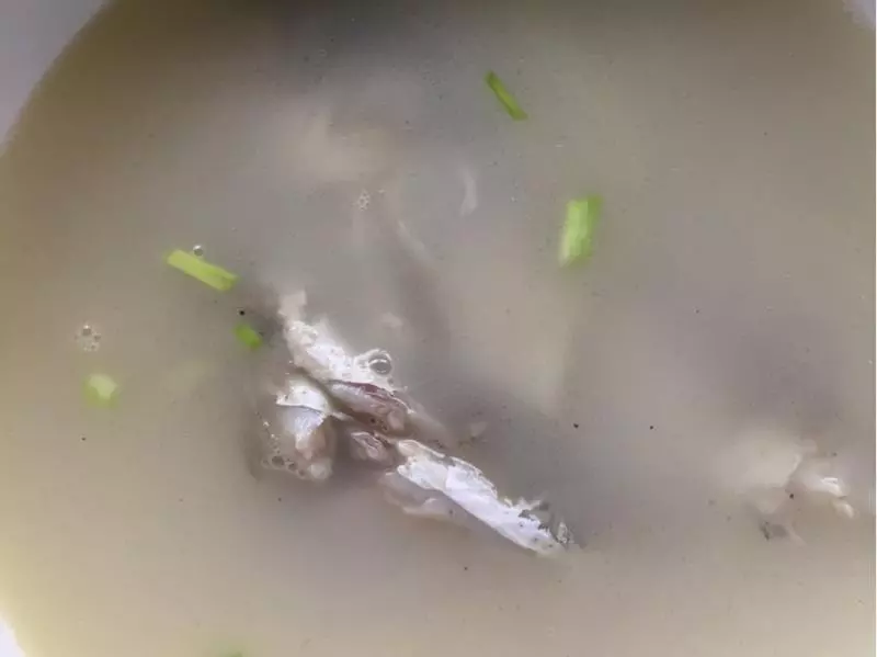 奶白鯽魚湯