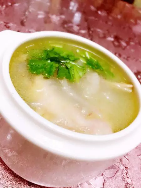 燕窩燉雞湯