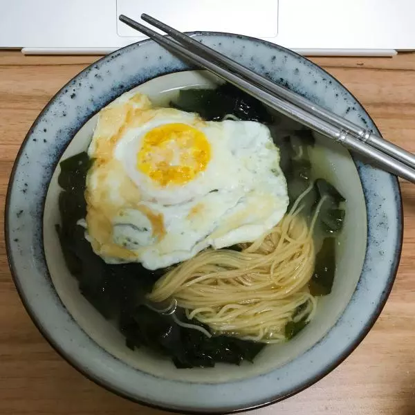 深夜食堂～超級快手的味增湯麵