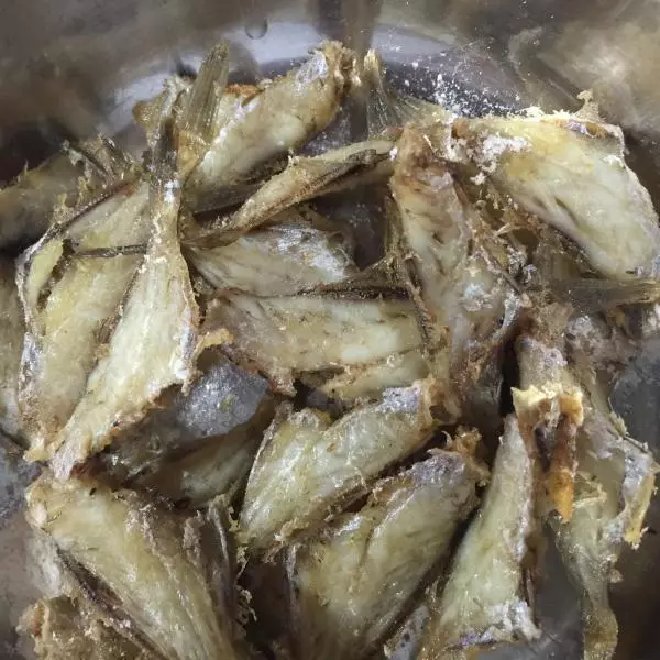 酥炸剝皮魚