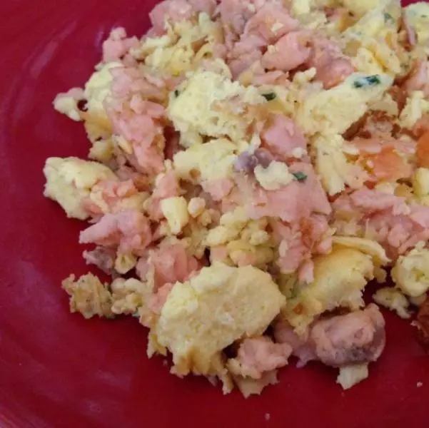 煙薰三文魚配scrambled egg