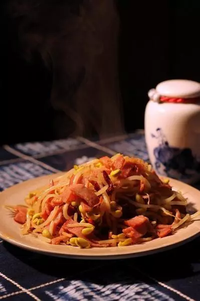 豆芽炒培根