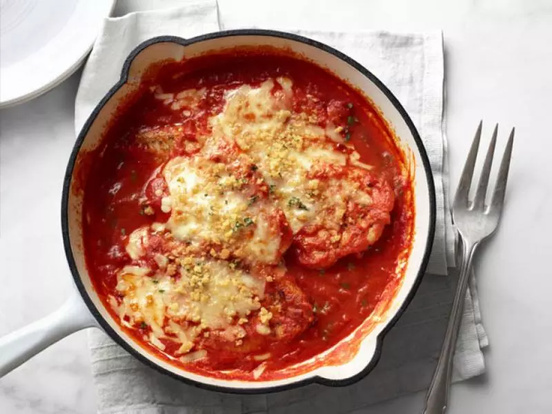 铁盘芝士炖鸡（chicken parmesan）