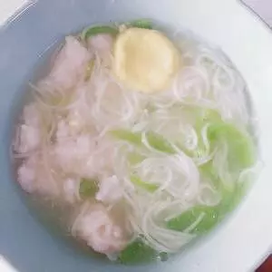 黃瓜蝦丸牛湯麵（寶寶輔食）