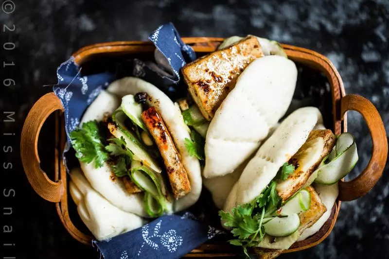 麻辣豆腐荷叶包.Spiced tofu bao.