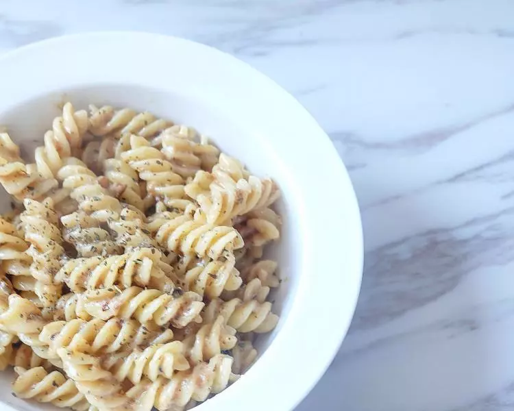 奶油蒜香意大利面(Creamy Garlic Pasta)