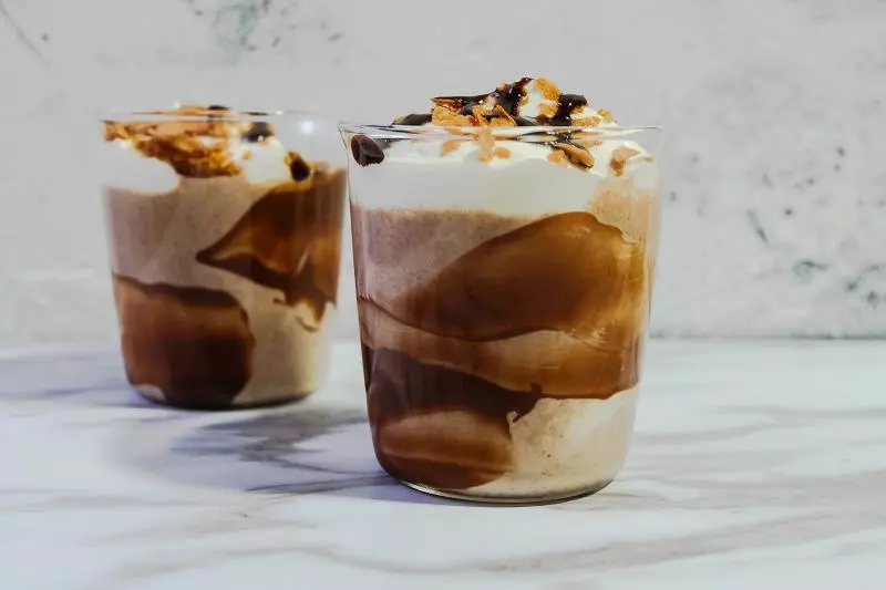 巧克力奶昔(Extreme S&#39;mores milkshakes)