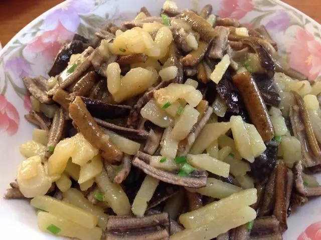 土豆炒鱔絲