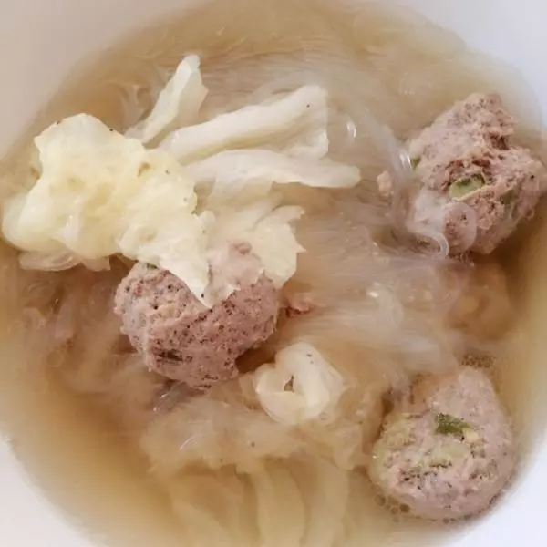 白菜丸子粉絲湯