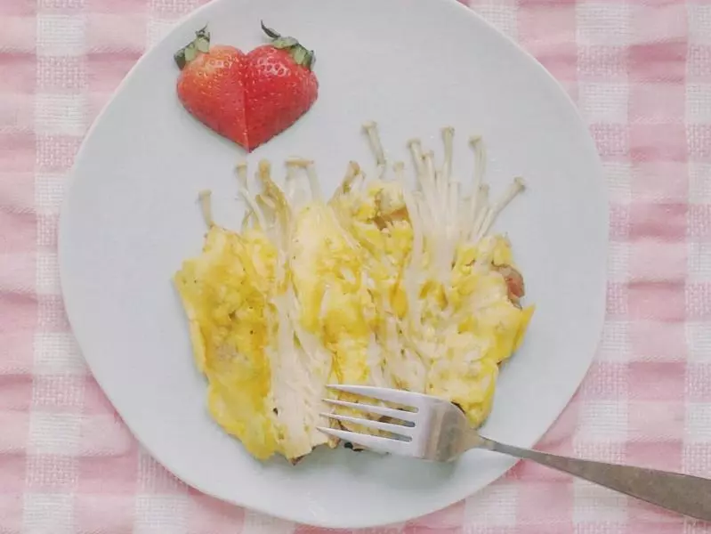 腊味金针菇鹅蛋饼