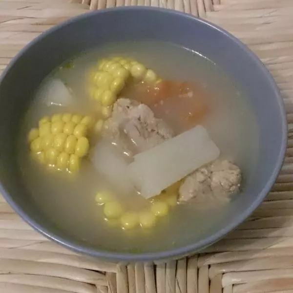 暖冬的玉米山藥排骨湯