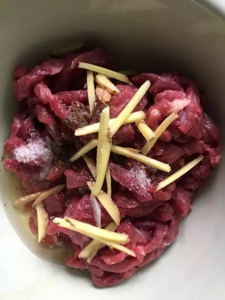 芹菜炒牛肉絲