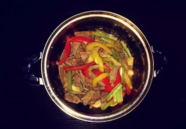 Bœuf sauté aux poivrons彩椒炒牛肉