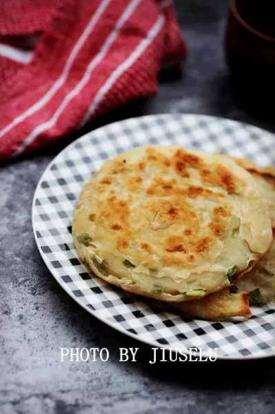 烫面葱油饼